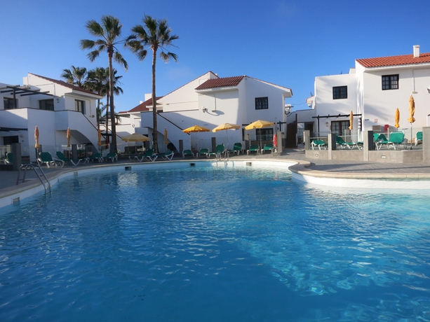 Imagen de la piscina del Apartamentos Villa Florida, Costa Caleta. Foto 13