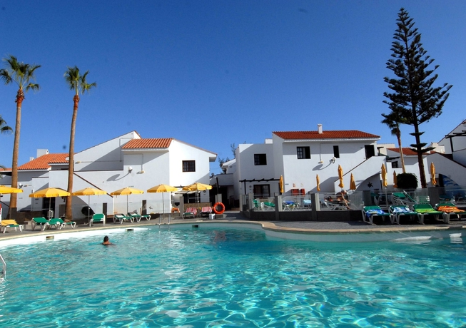 Imagen de la piscina del Apartamentos Villa Florida, Costa Caleta. Foto 14