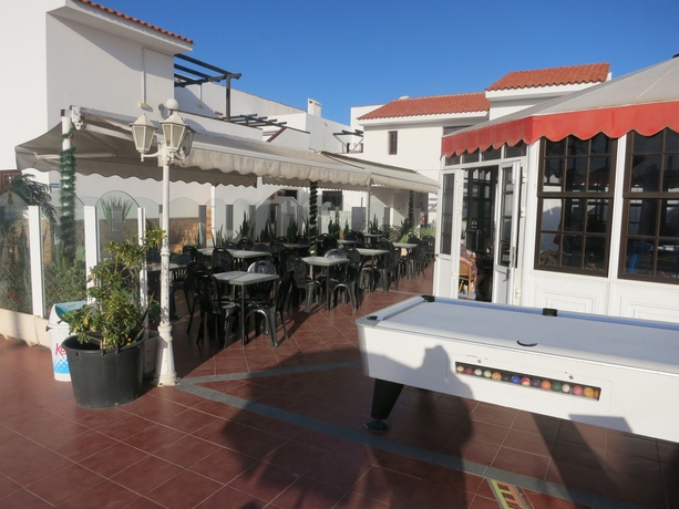 Imagen de la piscina del Apartamentos Villa Florida, Costa Caleta. Foto 15