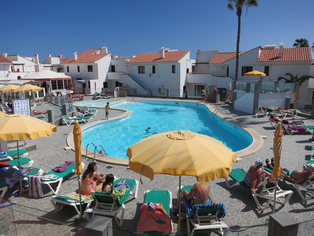 Imagen de la piscina del Apartamentos Villa Florida, Costa Caleta. Foto 16