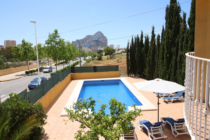 Imagen de la piscina del Apartamentos Villa Luisa. Foto 19