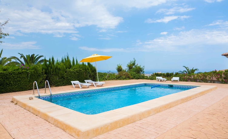 Imagen de la piscina del Apartamentos Villa Mariclara. Foto 18