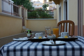 Imagen del bar/restaurante del Apartamentos Villa Pinotsi. Foto 8