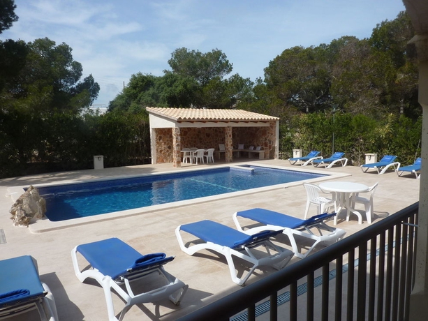 Imagen de la piscina del Apartamentos Villa Primera. Foto 8