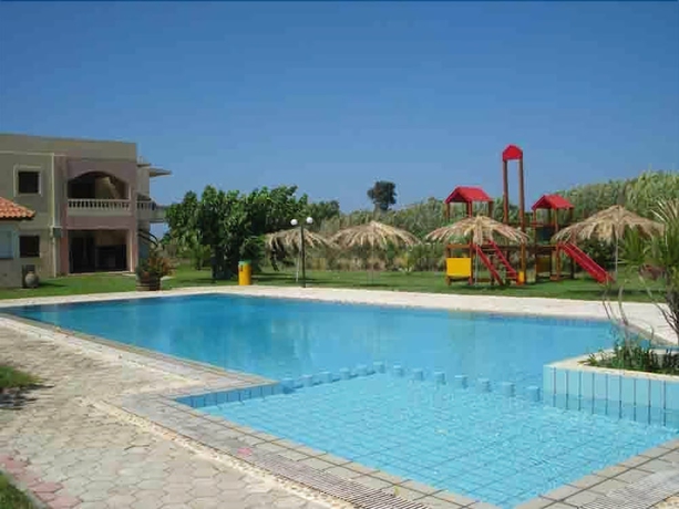 Imagen de la piscina del Apartamentos Villa Rita Apartments. Foto 17