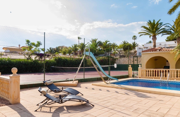 Imagen de la piscina del Apartamentos Villa Tenis Janka. Foto 15