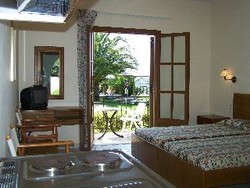 Imagen de la piscina del Apartamentos Villa Xanthippi. Foto 7