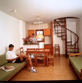 Imagen de la piscina del Apartamentos Village Cala Santanyi. Foto 8