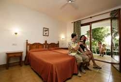 Imagen de la habitación del Apartamentos Village Cala Santanyi. Foto 2