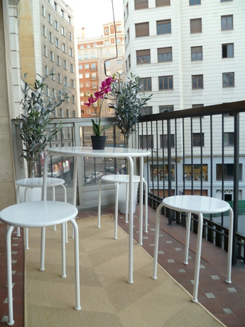 Imagen de los exteriores del Apartamentos Village Gran Via. Foto 12