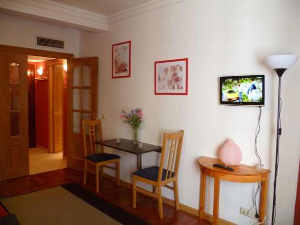 Imagen de los interiores del Apartamentos Village Gran Via. Foto 14