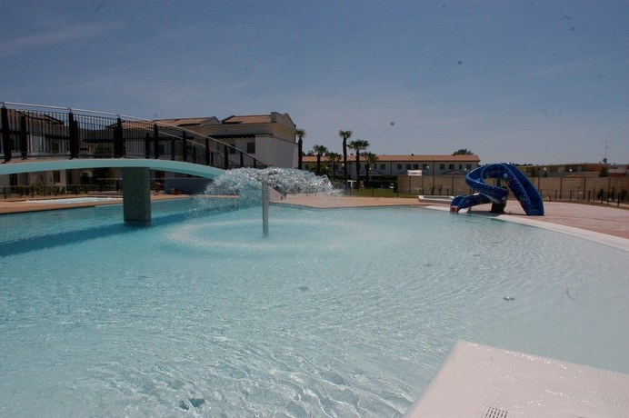 Imagen de la piscina del Apartamentos Villaggio Evanike. Foto 19