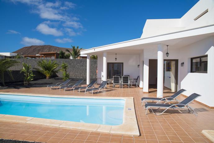 Imagen general del Apartamentos Villas Blancas. Foto 12