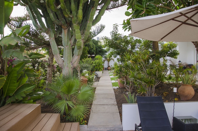 Imagen de los exteriores del Apartamentos Vista Bonita Gay and Lesbian Only Resort. Foto 2