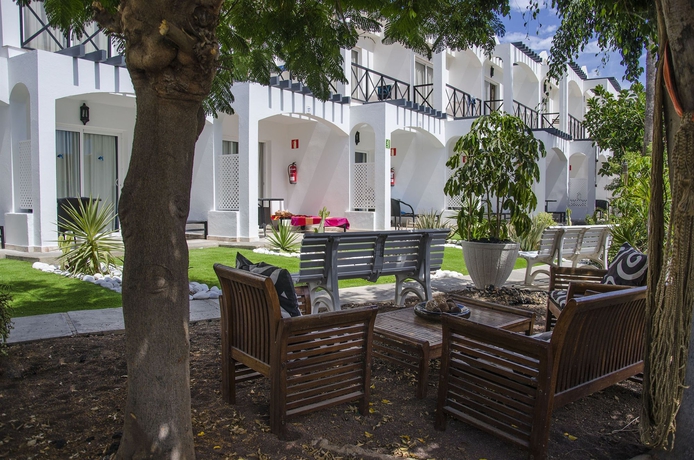 Imagen de los exteriores del Apartamentos Vista Bonita Gay and Lesbian Only Resort. Foto 10