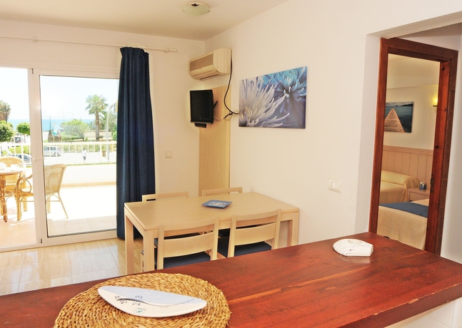 Imagen de los interiores del Apartamentos Vistamar I - Mc Ibiza. Foto 13