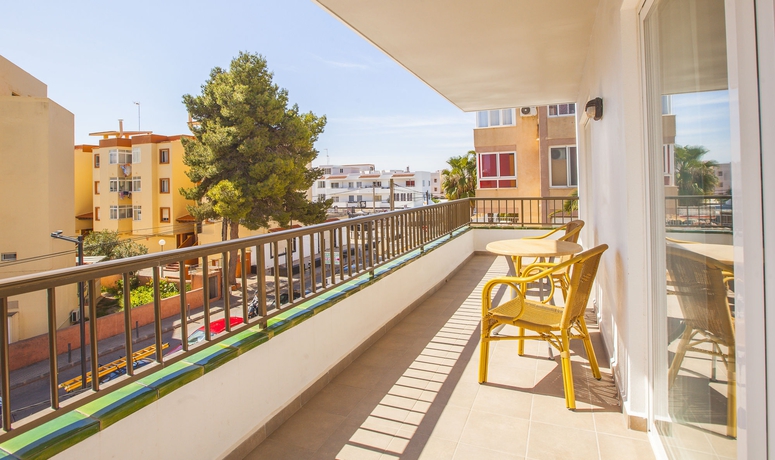 Imagen de los exteriores del Apartamentos Vistamar II. Foto 12