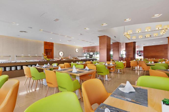 Imagen del bar/restaurante del Apartamentos Viva Eden Lago. Foto 3