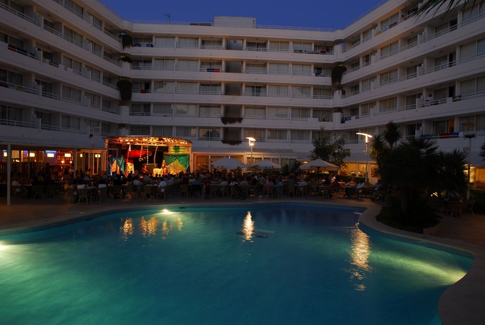 Imagen de la piscina del Apartamentos Viva Eden Lago. Foto 12