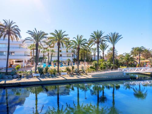Imagen de la piscina del Apartamentos Viva Eden Lago. Foto 18