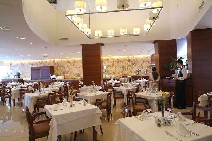 Imagen del bar/restaurante del Apartamentos Viva Eden Lago. Foto 8