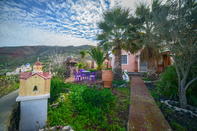 Imagen de los exteriores del Apartamentos White Cave Villas. Foto 11