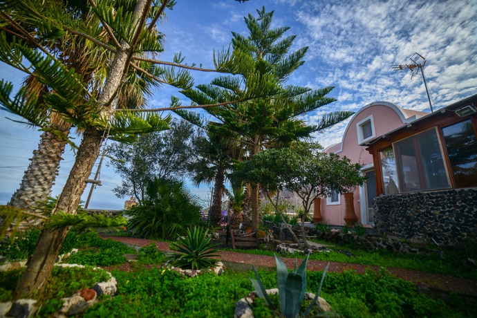 Imagen de los exteriores del Apartamentos White Cave Villas. Foto 13