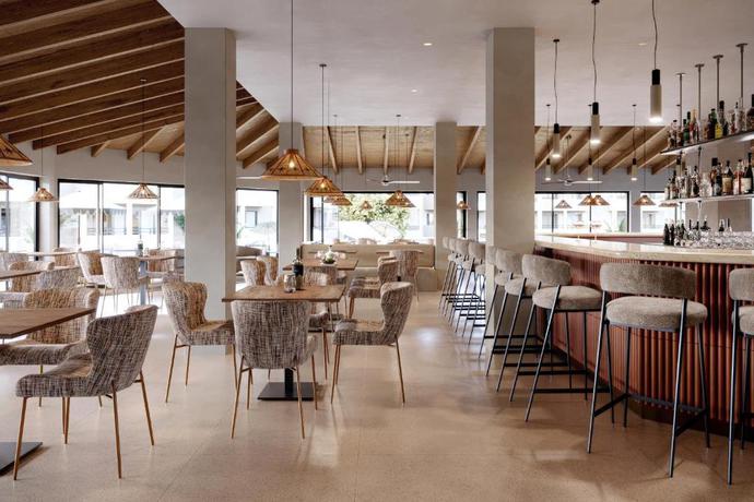 Imagen del bar/restaurante del Apartamentos Wyndham Mallorca Portocolom Resort. Foto 3