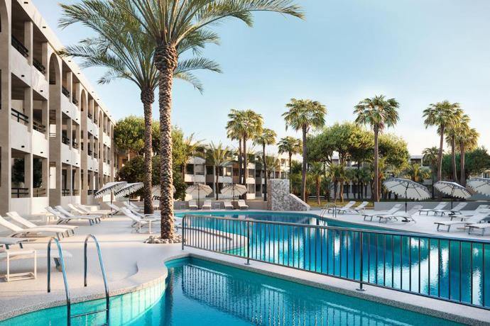 Imagen de la piscina del Apartamentos Wyndham Mallorca Portocolom Resort. Foto 28