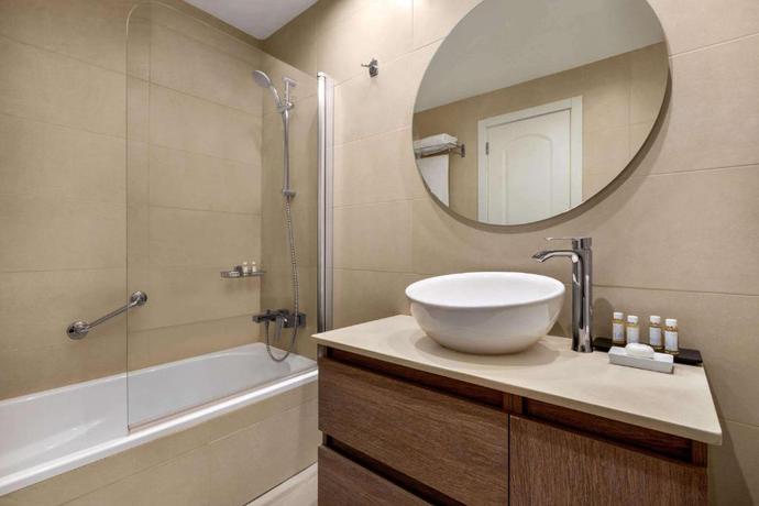 Imagen de la habitación del Apartamentos Wyndham Residences Costa Adeje. Foto 3