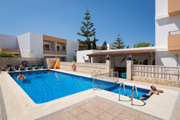Imagen de la piscina del Apartamentos ZODIAC, Bahia San Antonio. Foto 20