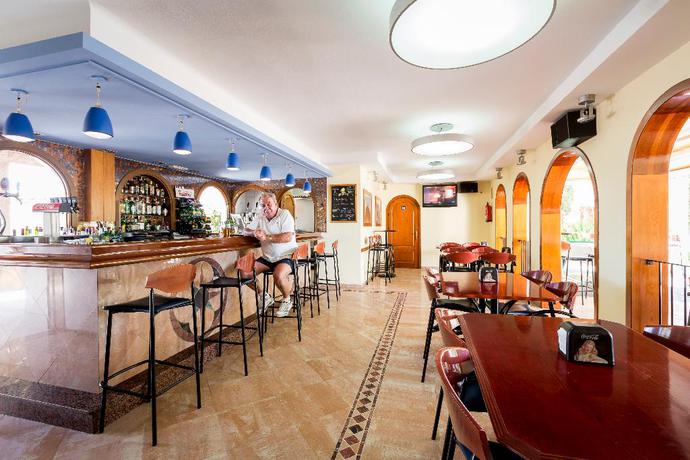 Imagen de los interiores del Apartamentos ZODIAC, Bahia San Antonio. Foto 18