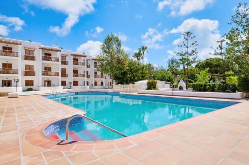 Imagen de la piscina del Apartamentos azuLine Can Sanso. Foto 10