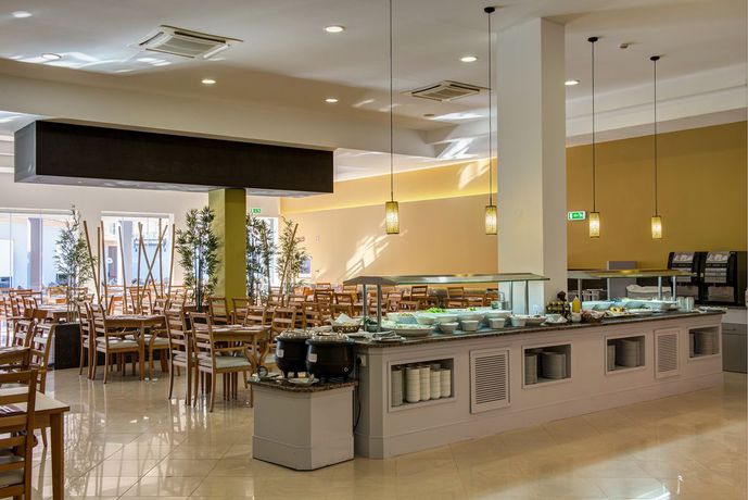 Imagen del bar/restaurante del Aparthotel 3hb Clube Humbria - All Inclusive. Foto 3