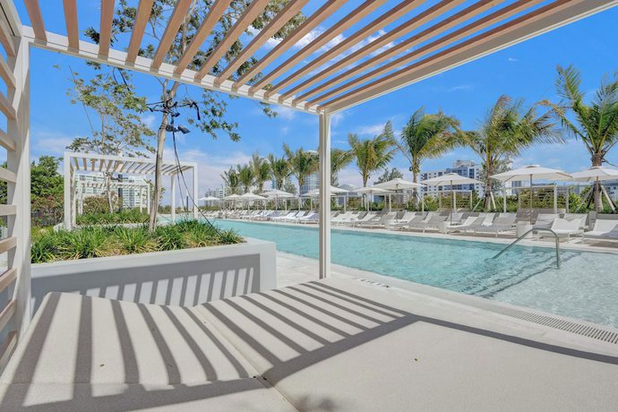 Imagen de la piscina del Aparthotel 72 Park by Nomada Residences. Foto 14