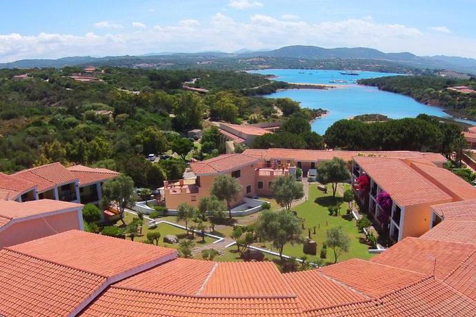 Imagen general del Aparthotel AHR Costa Serena Village. Foto 3