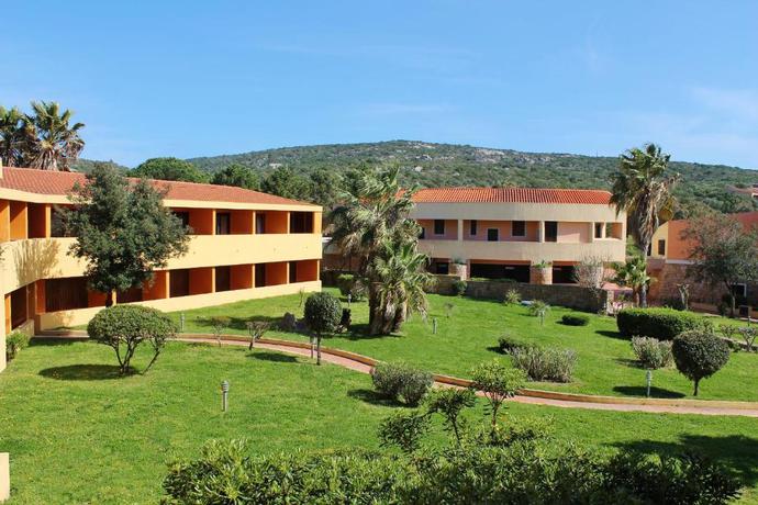 Imagen general del Aparthotel AHR Costa Serena Village. Foto 15