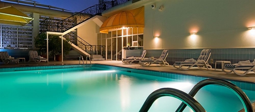 Imagen de la piscina del Aparthotel Abu Dhabi Plaza Hotel Apartments. Foto 9