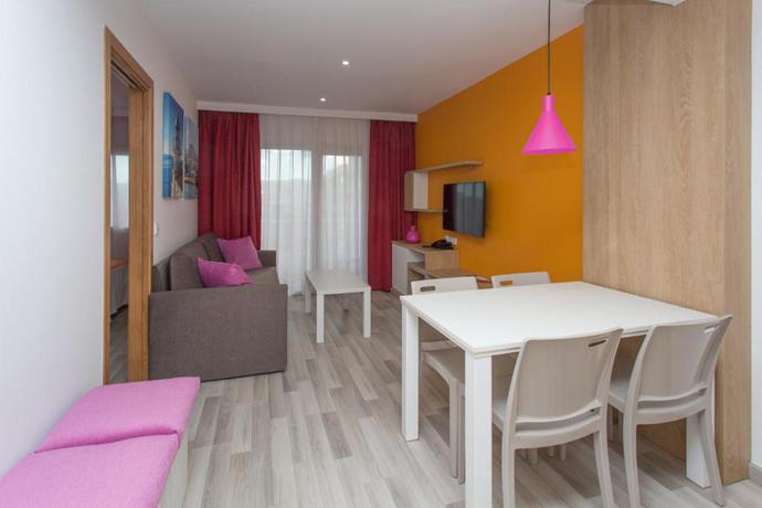 Imagen de la habitación del Aparthotel Acuasol. Foto 14