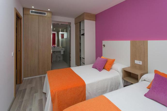 Imagen de la habitación del Aparthotel Acuasol. Foto 15