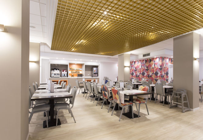 Imagen del bar/restaurante del Aparthotel Acuasol. Foto 13