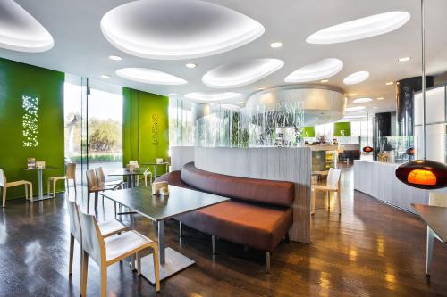 Imagen de los interiores del Aparthotel Adagio Abu Dhabi Al Bustan. Foto 18