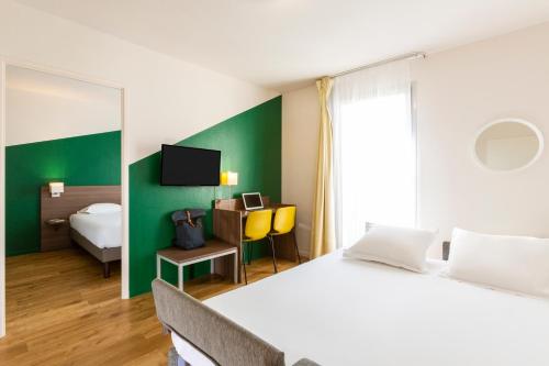 Imagen de la habitación del Aparthotel Adagio Access Carri&egrave;res-sous-poissy. Foto 16