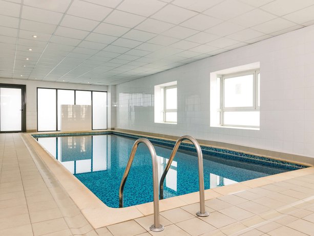 Imagen de la piscina del Aparthotel Adagio Access Paris Clamart. Foto 20