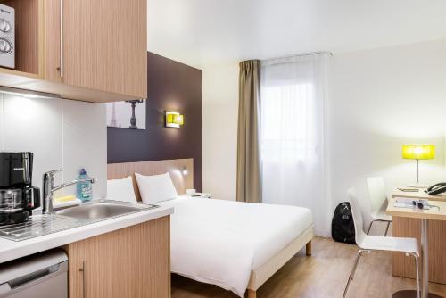 Imagen de la habitación del Aparthotel Adagio Access Paris Clichy. Foto 18