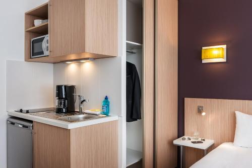 Imagen de la habitación del Aparthotel Adagio Access Paris Clichy. Foto 19