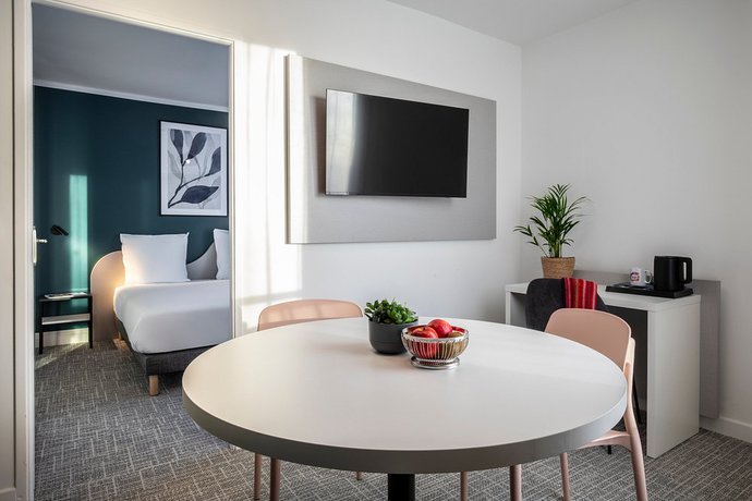 Imagen de la habitación del Aparthotel Adagio Access Paris Nanterre. Foto 4