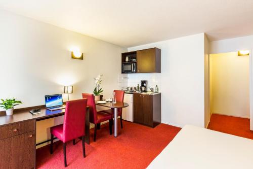 Imagen de la habitación del Aparthotel Adagio Access Paris Vanves Porte De Versailles. Foto 17