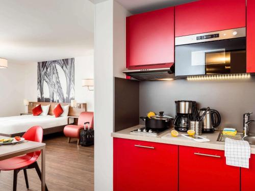 Imagen de la habitación del Aparthotel Adagio La Defense Courbevoie. Foto 16