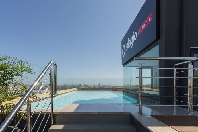 Imagen de la piscina del Aparthotel Adagio Malta Central. Foto 17